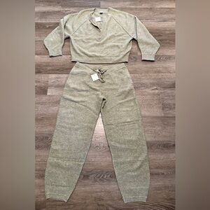 American Eagle whoa So soft Henley top & sweatpants set. Sz. M. NWT